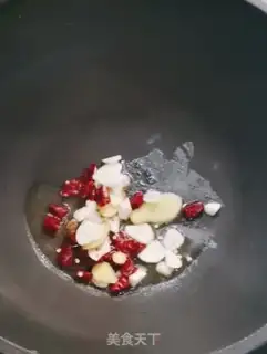 Make Scrambled clams step 1