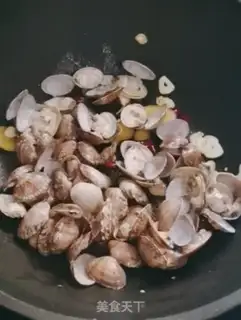 Make Scrambled clams step 2