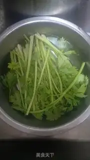 Make Celery fried eggs step 1