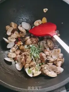 Make Scrambled clams step 3