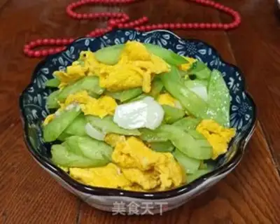 Make cucumber fried eggs step 9