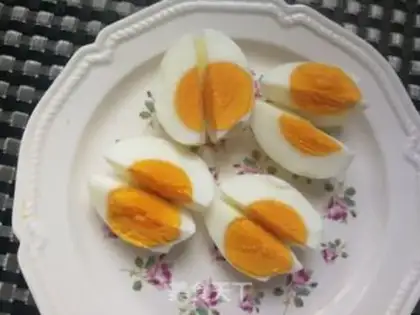 Make ♪ ♪ A blue chord egg salad ♪ step 1
