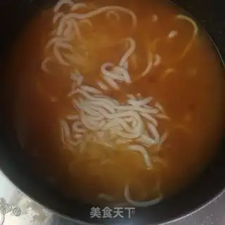 Make Black pepper chicken leg and tomato noodles step 7