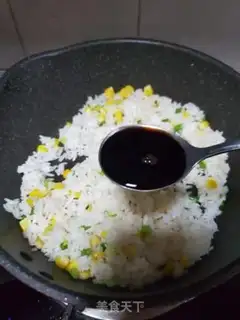 Make Corn and garlic fried rice step 4