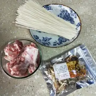 Make Big bone mushroom noodles step 0