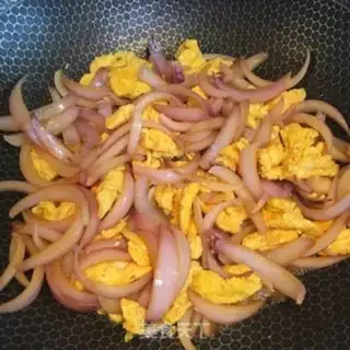 Make Onion fried eggs step 5