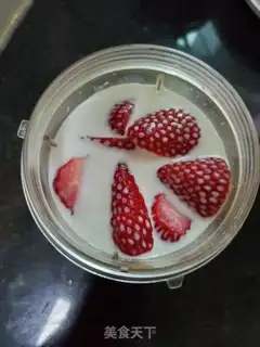 Make Strawberry Banana shake step 4