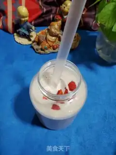 Make Strawberry Banana shake step 7