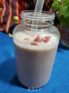 Make Strawberry Banana shake step 8