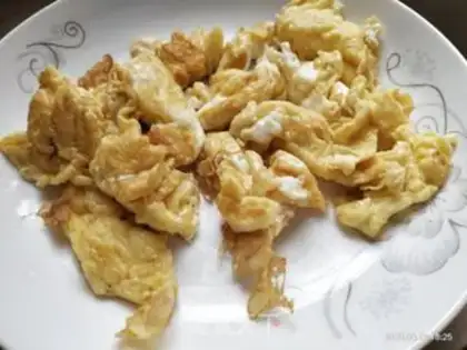 Make Pumpkin fried eggs step 4