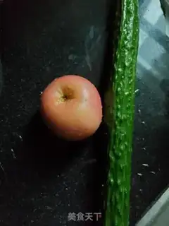 Make cucumber apple juice step 0