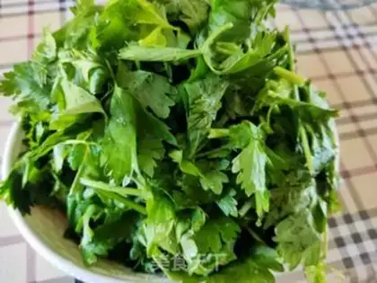 Make Sesame sauce with celery leaves step 2