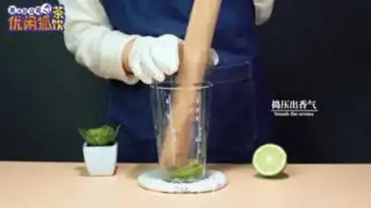 Make pineapple lemon, four seasons of spring tea step 1
