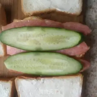 Make A cucumber sandwich step 4