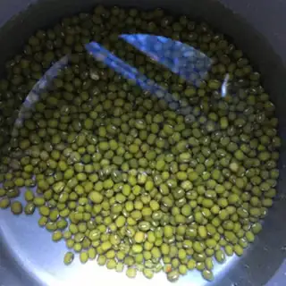 Make Lily green bean soup step 0