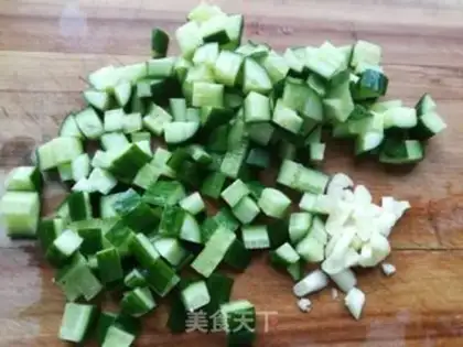 Make cucumber chicken step 1