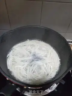 Make Shrimp cuisine noodles step 1
