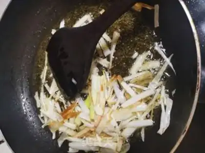 Make Onion noodles step 1