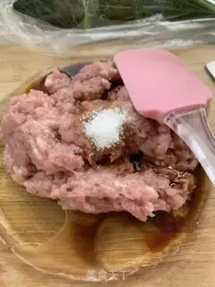 Make Porridge pork dumplings step 1