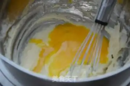 Make Onion pine cake step 1
