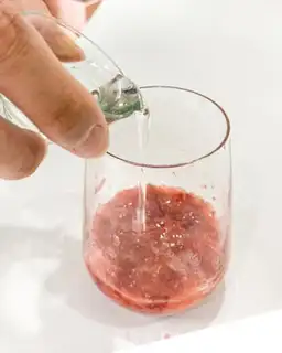 Make White Jade Berry Tea step 2