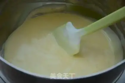 Make Onion pine cake step 3