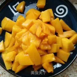 Make Ice mango juice step 1