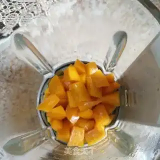 Make Ice mango juice step 2