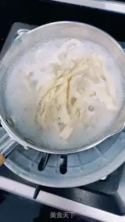 Make Lazy hands on the noodles step 1