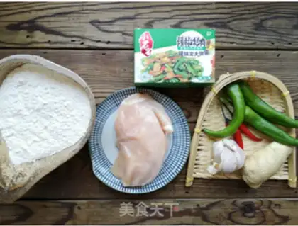 Make Twin pepper chicken noodles step 1
