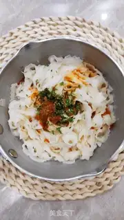 Make Lazy hands on the noodles step 3