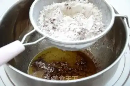 Make Easy Bear Coco roll step 1