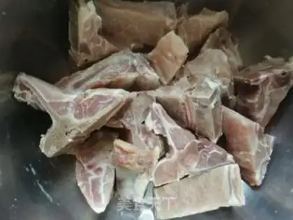 Make Carrot toaded pig neckbone step 0