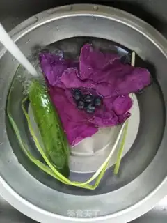 Make Flower beam salad step 1