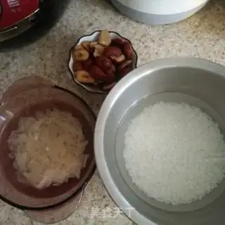 Make Silver-ear red-leaved rice step 0
