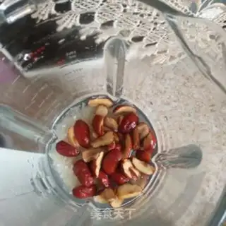 Make Silver-ear red-leaved rice step 1
