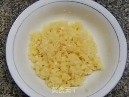 Make Garlic pork dumplings step 1