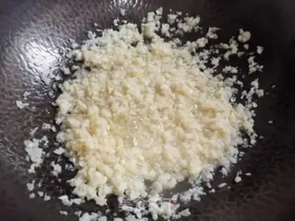 Make Garlic pork dumplings step 5