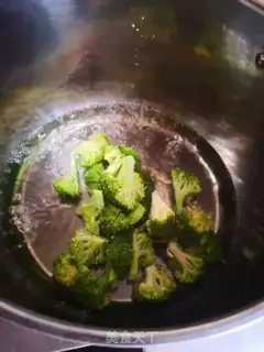 Make Garlic broccoli step 1