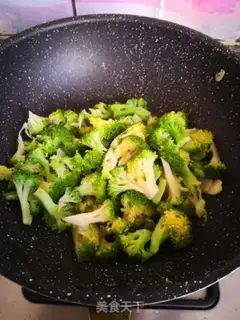 Make Garlic broccoli step 5