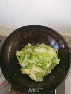 Make The tomatoes are fried with cabbage step 2