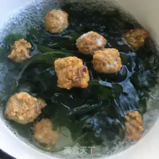 Make Seaweed melon meatball soup step 4