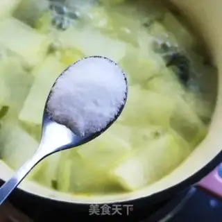 Make Seaweed melon meatball soup step 7