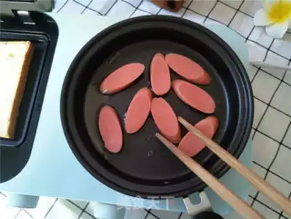 Make Ham egg sandwich step 2