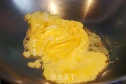Make cucumber fried eggs step 3