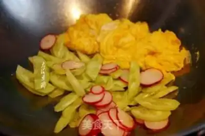 Make cucumber fried eggs step 4