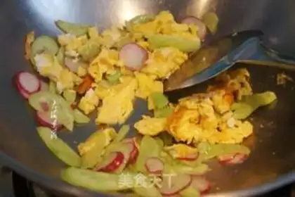 Make cucumber fried eggs step 5