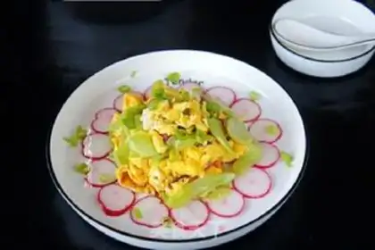 Make cucumber fried eggs step 7