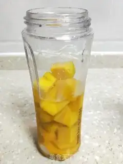 Make Yogurt mango juice step 2