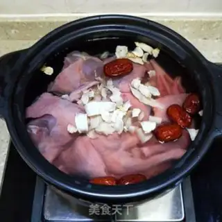 Make Western sorghum pigeon soup step 4